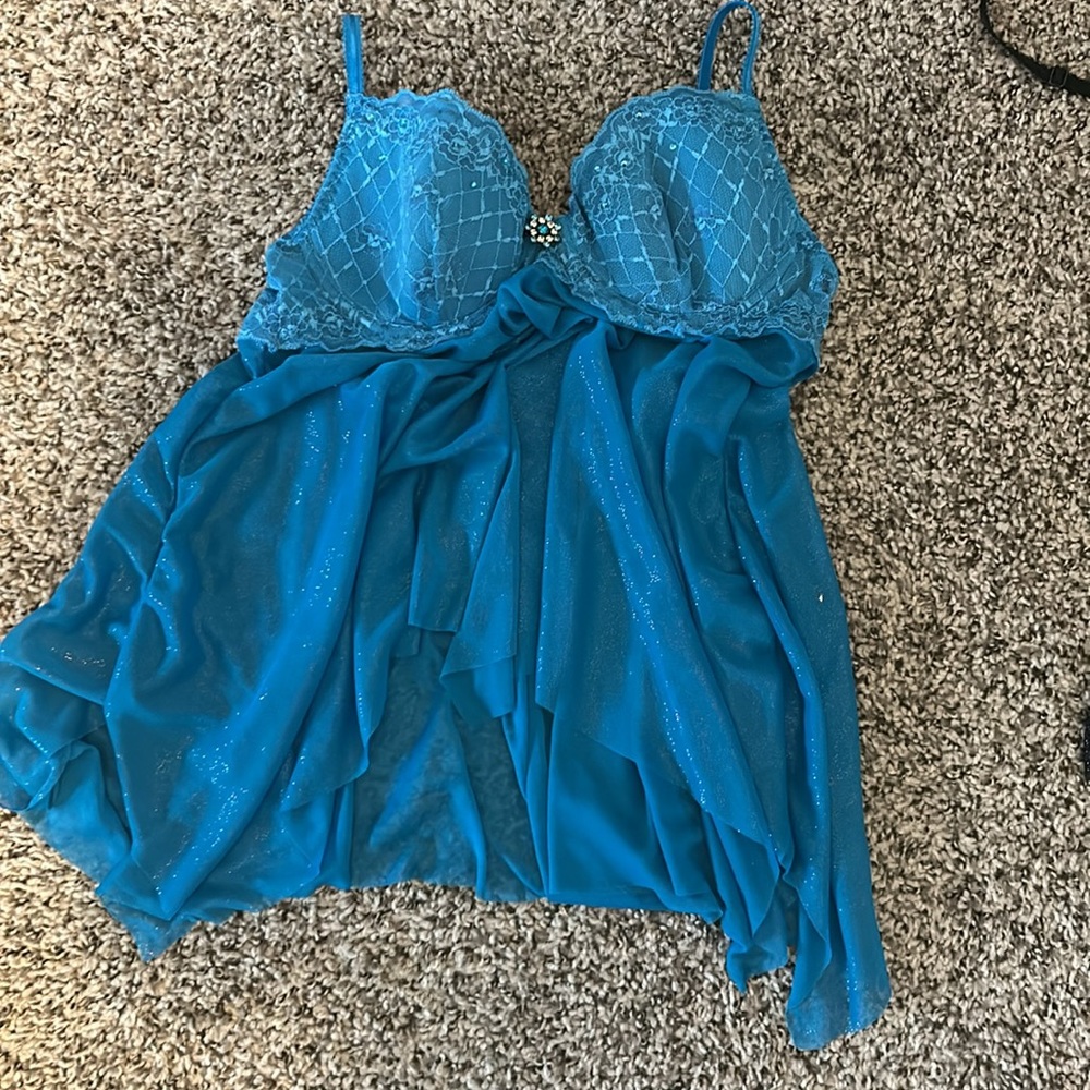 Lingerie - Picture 2 of 6
